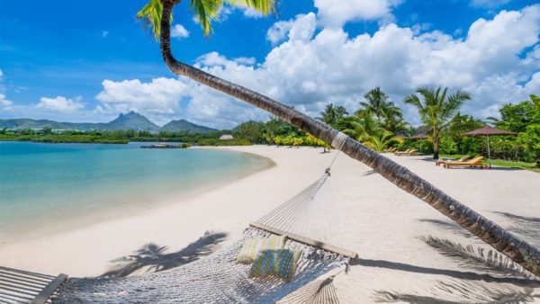 Изумрудный остров Маврикий, пляжный отдых и купание с китами за 290 000 RUB в мае