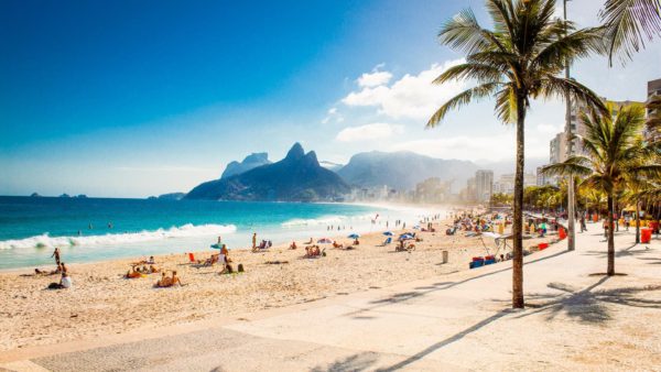 Песчаные пляжи Рио-де-Жанейро и водопады Игуасу в апреле за 79900 RUB на две недели