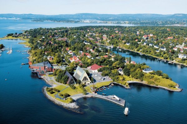 Потрясающая Норвегия на 8 марта: Осло с экскурсиями, арктические приключения в Тромсё и круиз по Лофотенским островам за 188 000 RUB из Москвы