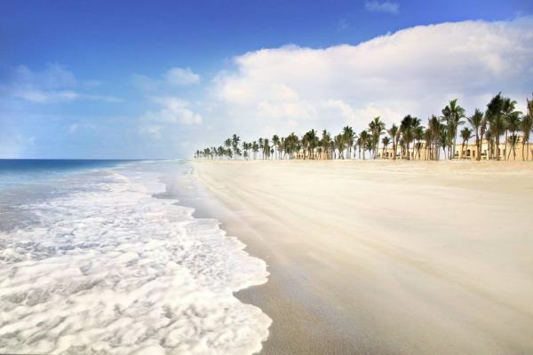 Пляжи Омана на майские: больше недели в лучших отелях 5* c питанием на курорте Салала + индивидуальная экскурсия на авто за 186 000 RUB из Москвы