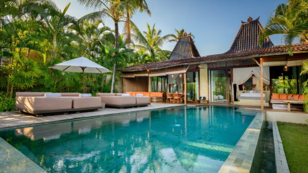 Красочный остров Бали в сентябре: курорт Нуса-Дуа в отелях 4-5* с экскурсией по острову + Убуд с посещением водопада, рисовых террас и леса обезьян за 183 000 RUB из Москвы
