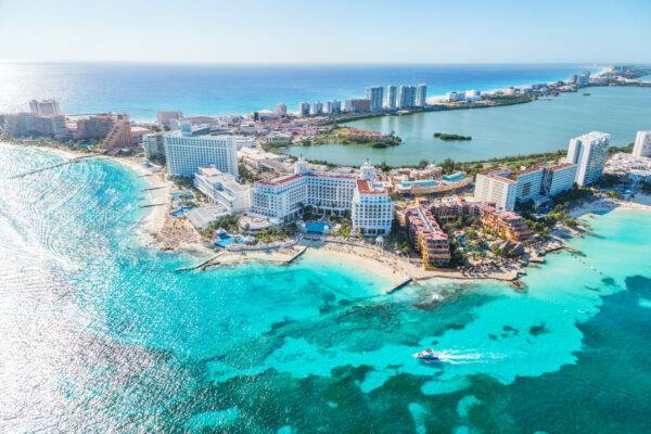 Отдых на мексиканском курорте Канкун с питанием «Все включено» за 190 000 RUB + поездки в Чичен-Ицу, Вальядолид и Исла Мухерес
