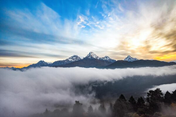 Непал в октябре для любителей гор: легкий трек в предгорьях Гималаев, лес Рододендрон и австралийский лагерь + рассветы в Сарангоне и Нагаркоте с видом на Эверест за 204 000 RUB