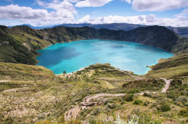 Гарантированная русская группа в Эквадор за 339 000 RUB в июле: Кито, линия экватора, кратерное озеро Килотоа, тропический лес Миндо + Галапагосские острова