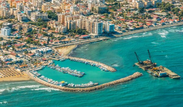 Кипр в августе: пляжный отдых в солнечной Ларнаке, дегустация вин и гранд-тур на джип-сафари