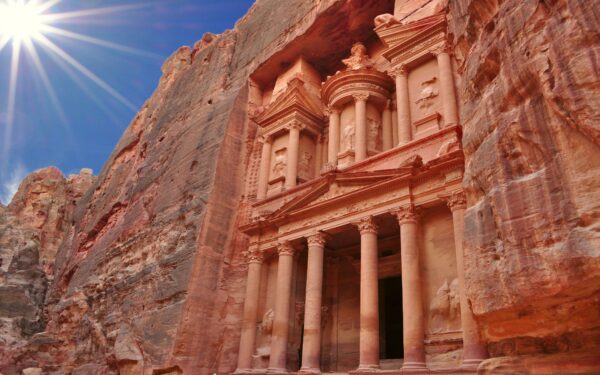 Путешествие по невероятной Иордании в июле: Джераш и Амман, Аджлунский замок, великолепная Петра и нетронутая цивилизацией Вади Рам + Красное и Мертвое моря за 160 000 RUB