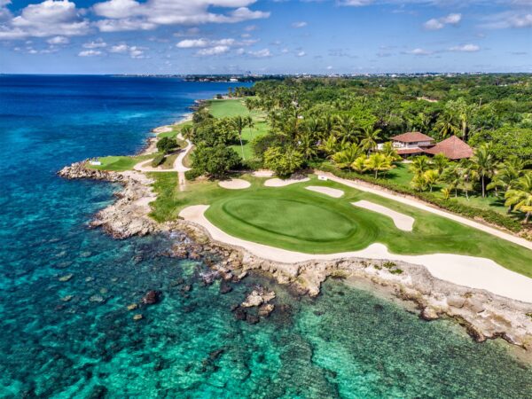 Отдых в невероятном отеле Сasa de Campo 5* Доминиканы с питанием «Все включено» и высококлассным полем для гольфа за 326 000 RUB на майские — гольф-кар включен в стоимость