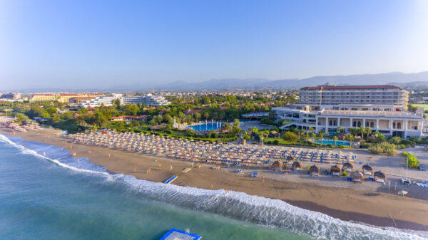 Стамбул + неделя отдыха в отеле Starlight Resort 5* с песчаными пляжами на Средиземном море, своей конюшней, бассейном для взрослых 16+ и SPA-центром за 126 000 RUB в августе